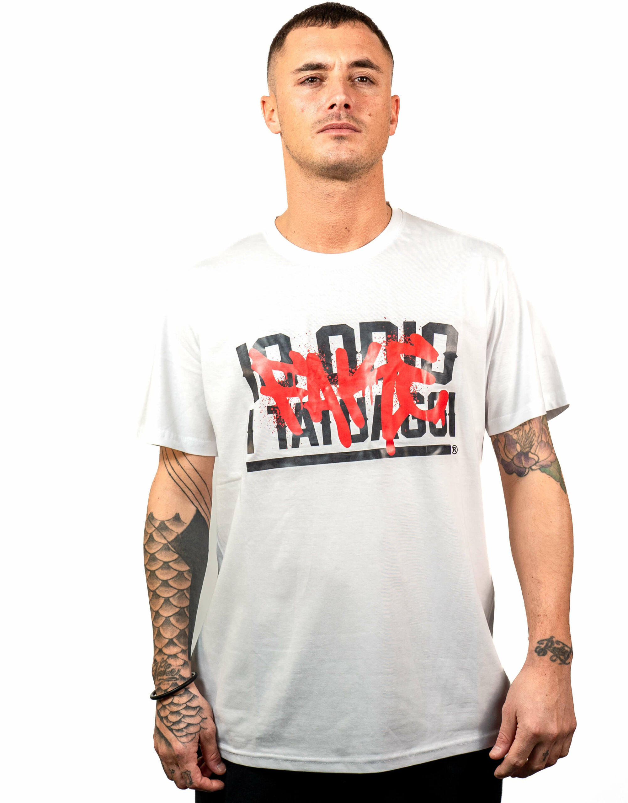 T-SHIRT IO ODIO I TATUAGGI FAKE - UNISEX BIANCA - FRONTE T-SHIRT IO ODIO I TATUAGGI FAKE - UNISEX BIANCA - FRONTE