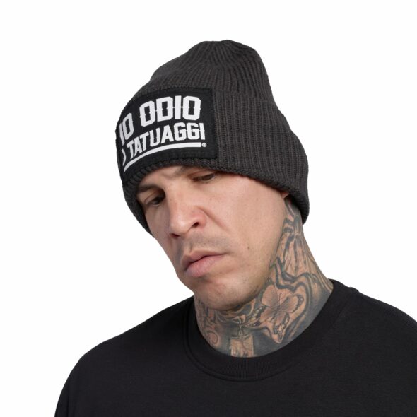 BERRETTA OVERSIZE CON PATCH - "IO ODIO I TATUAGGI"
